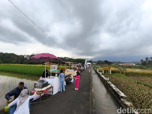 Sawah Lope Jadi Primadona Ngabuburit Berlatar Ciremai di Kuningan