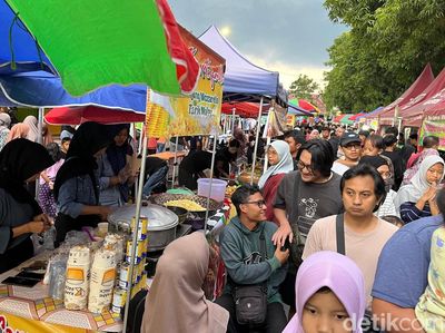 Meriahnya Pasar Takjil di Kota Blitar