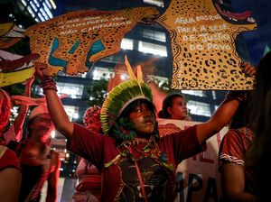 Suku Guarani dan Aktivis Lingkungan Gelar Aksi Tolak Pengerukan di Amazon