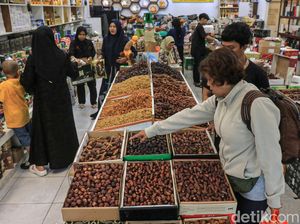 Tradisi Berbuka Puasa Dongkrak Penjualan Kurma di Tanah Abang