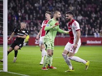 Maarten Paes Debut, Ajax Imbang 1-1 Lawan NEC
