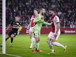 Maarten Paes Debut, Ajax vs NEC Nijmegen Berakhir Imbang 1-1