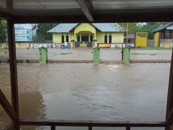 6 Desa di Bima NTB Diterjang Banjir, Jalan Raya Berubah Jadi Aliran Sungai