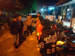 Belasan Remaja di Mataram Diamankan Saat Asyik Taruhan Panco