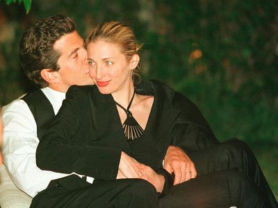 Gaya Abadi Carolyn Bessette-Kennedy Setelah Meninggal Tragis 30 Tahun Lalu