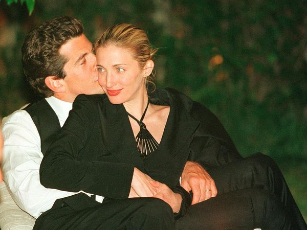 Gaya Abadi Carolyn Bessette-Kennedy Setelah Meninggal Tragis 30 Tahun Lalu