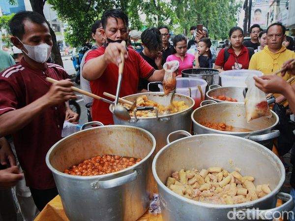 Kolak dan Takjil Mangga Besar Jadi Buruan Warga Saat Ramadan