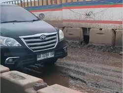 Jalan Tol Palembang-Kayuagung Rusak dan Becek, Ini Kata Manajemen WST