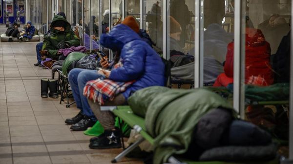 Kyiv Digempur Rudal dan Drone Rusia, Warga Mengungsi ke Bawah Tanah