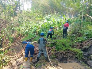 Longsor Terjang Tasikmalaya, Jalan Penghubung 2 Kecamatan Terputus