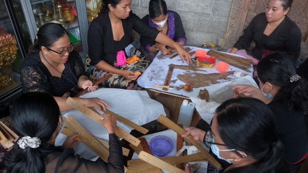 Naskah Lontar Dirawat di Festival Konservasi Lontar 2026