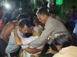 Polisi Probolinggo Turun Tangan Evakuasi Warga Terdampak Banjir