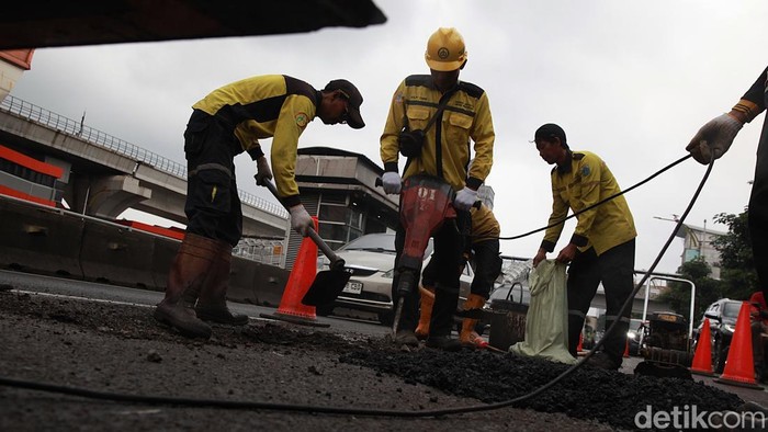 Proyek pembangunan di Kabupaten Boyolali ternyata terkena dampak dari perang Timur Tengah. Hal itu akibat sejumlah harga bahan yang melonjak.H