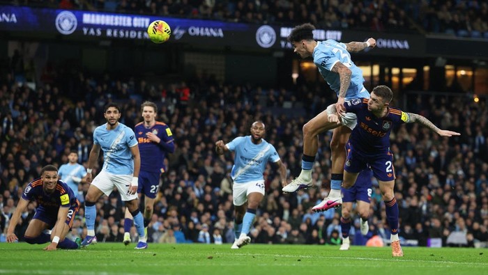 Manchester City mengalahkan Newcastle United 2-1 di pertandingan Liga Inggris.
