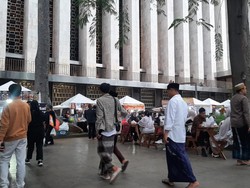 Hangatnya Suasana Ngabuburit dan Buka Puasa di Masjid Istiqlal