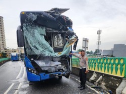 Kronologi Tabrakan Bus TransJ di Jalur Langit gegara Sopir Tertidur