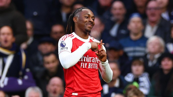 LONDON, ENGLAND - FEBRUARY 22: Eberechi Eze of Arsenal celebrates scoring the opening goal during the Premier League match between Tottenham Hotspur and Arsenal at Tottenham Hotspur Stadium on February 22, 2026 in London, England. (Photo by Chris Bru