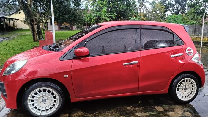 Honda Brio milik korban yang dibawa kabur mahasiswa ngaku dokter diamankan di Polresta Banyumas, Senin (23/2/2026).