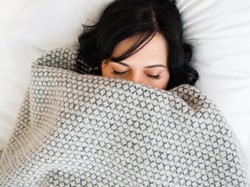 Sleep Anxiety Bikin Susah Tidur? Ini 9 Cara Mengatasinya Agar Tidur Nyenyak
