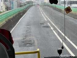 Jalur Langit TransJ Koridor 13 Berlubang, Warga Harap Segera Diperbaiki