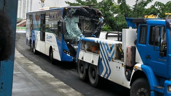 Penampakan Bus Transjakarta Usai Adu Banteng di Jalur Langit
