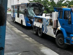 Penampakan Bus Transjakarta Usai Adu Banteng di Jalur Langit
