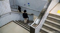 Keluhkan Akses Tangga, Penumpang Minta Lift di Stasiun Depok Baru