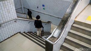 Keluhkan Akses Tangga, Penumpang Minta Lift di Stasiun Depok Baru