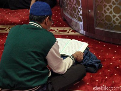 Mengisi Waktu Puasa dengan Tadarus dan Kajian di Masjid Istiqlal