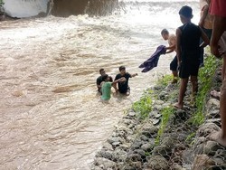Perempuan Ende Tewas Terseret Arus Sungai Saat ke Kebun