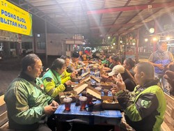 Sahur On the Road Perkuat Sinergi Polres Blitar Kota dengan Ojol