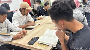 Gaya Ngabuburit Anak Muda di Surabaya