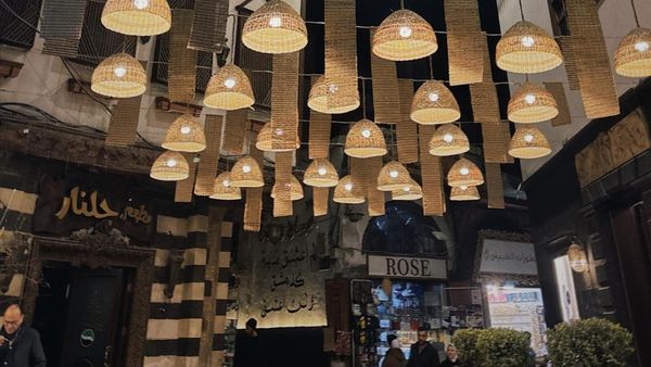 Gemerlap Lampu Hiasi Malam Ramadan di Damaskus