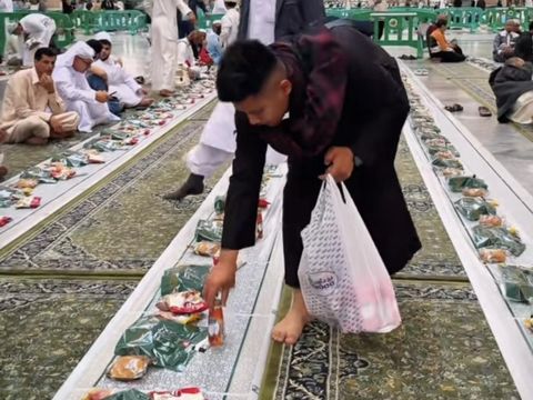 Bukber Tiap Hari! Begini Isi Kantong Takjil di Masjid Nabawi