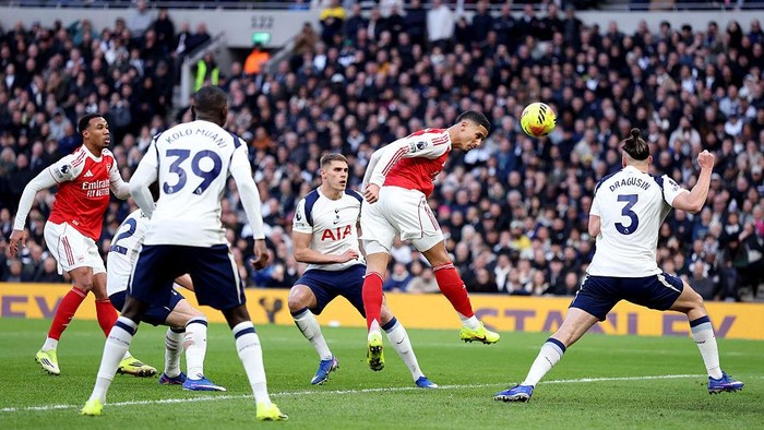 LONDON, ENGLAND - FEBRUARY 22: William Saliba of Arsenal headers the ball during the Premier League match between Tottenham Hotspur and Arsenal at Tottenham Hotspur Stadium on February 22, 2026 in London, England. (Photo by Justin Setterfield/Getty I