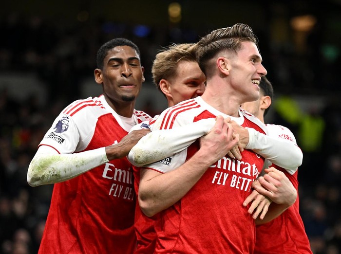LONDON, ENGLAND - FEBRUARY 22: Viktor Gyoekeres of Arsenal celebrates with teammates Cristhian Mosquera and Martin Odegaard after scoring his team's fourth goal during the Premier League match between Tottenham Hotspur and Arsenal at Tottenham Hotspur Stadium on February 22, 2026 in London, England. (Photo by Mike Hewitt/Getty Images)