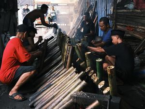 UMKM Lemang Pontianak Kebanjiran Pesanan Saat Ramadan
