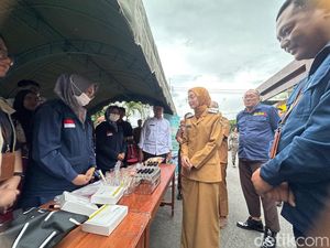 Dinkes Sidak Takjil di Kediri, 1 Kerupuk Terindikasi Pewarna Berbahaya