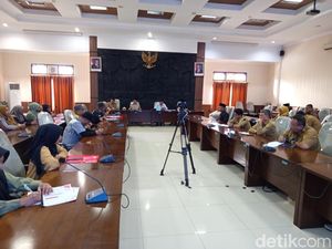 Geruduk DPRD Magelang, PKL Lapangan Soepardi Minta Lapak Semipermanen