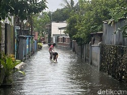 Banjir di Tello Baru Makassar Rusak Perabot Rumah-Ayam Ternak Hanyut