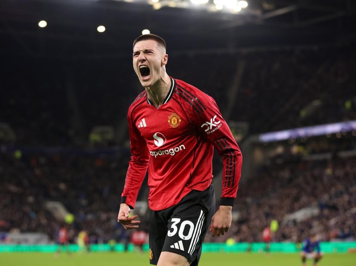 LIVERPOOL, ENGLAND - FEBRUARY 23: Benjamin Sesko of Manchester United celebrates their goal to make it 0-1 during the Premier League match between Everton and Manchester United at Hill Dickinson Stadium on February 23, 2026 in Liverpool, England. (Photo by MB Media/Getty Images)