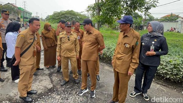 Bupati Subandi Sidak Perbaikan Jalan Rusak di Sidoarjo
