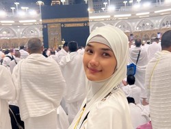 Faby Marcelia Alami Hal Gak Terduga Saat Umrah: Ditarik dan Dipeluk Orang Asing