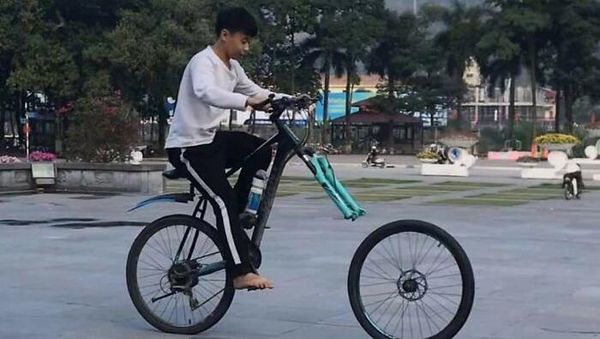 Nyaris Celaka, Eh Jadi Lucu! Foto Timing Tak Terduga