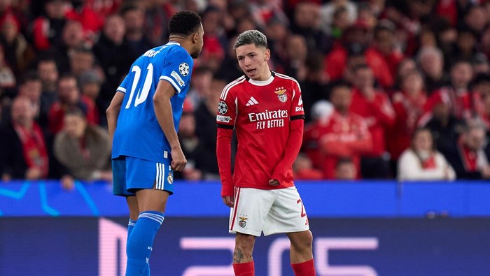 Gianluca Prestianni mau menuntut Vincius Junior dan Kylian Mbappe usai mendapat sanksi dari UEFA. Dia mengajukan pengaduan pencemaran nama baik.