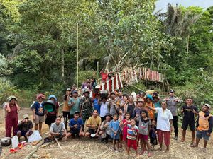 Iptu Arsinilus Inisiasi Jembatan di Lesem NTT agar Siswa Tak Terjang Sungai