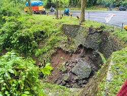 Belum Setahun Diremajakan, Jalur Gumitir Ambles dengan Retakan 6 Meter