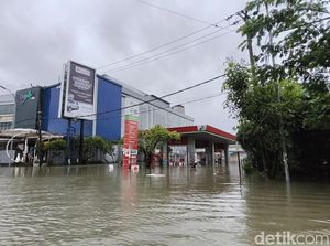 Banjir Tak Kunjung Surut, Kawasan Dewi Sri Lumpuh