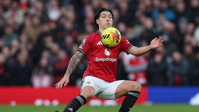 Bek Manchester United Lisandro Martinez menepi dua pekan karena cedera betis.