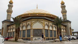 Megahnya Masjid Sultan di PIK yang Punya Keran Air Berwarna Emas